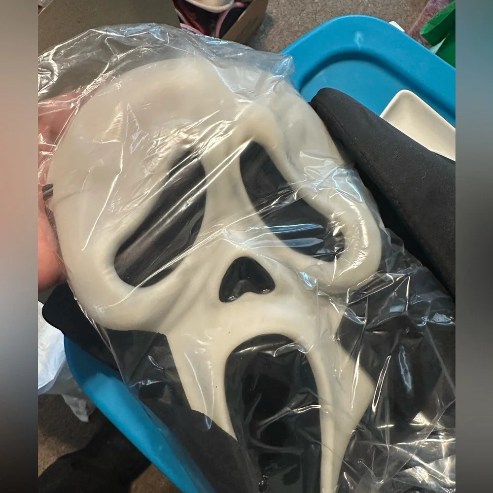 Ghost Face Scream Costume - Picture 3 of 7